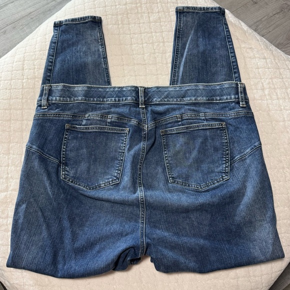 Torrid Woman’s Feel the fit Bombshell Skinny Jeans Denim 22T stretch high rise - Picture 4 of 11